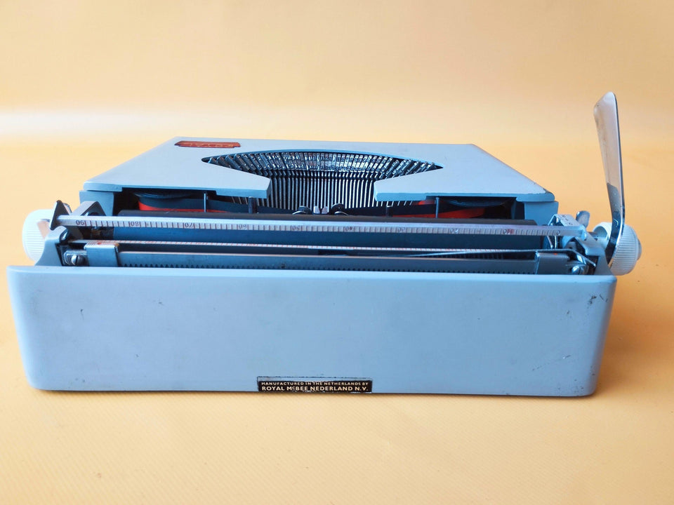 Royal Roytab Typewriter – 1970s Gray Manual Collectible Typewriter