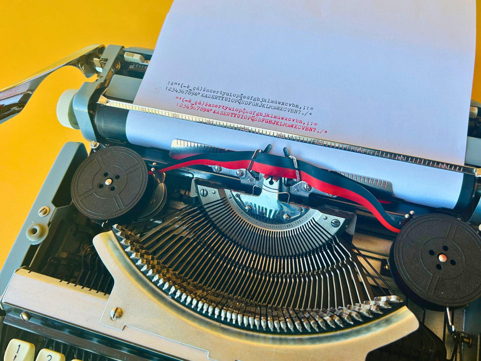 Brother De Luxe Portable Typewriter - Working 1970s Manual - Blue AZERTY
