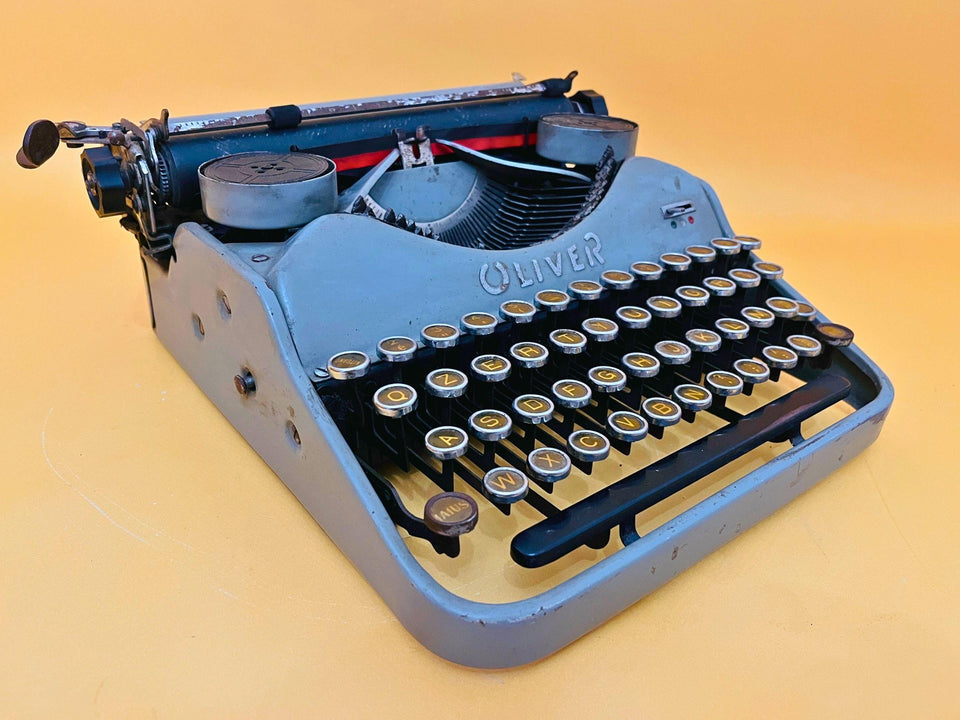 Oliver typewriter typing sample typeface 1930s vintage model