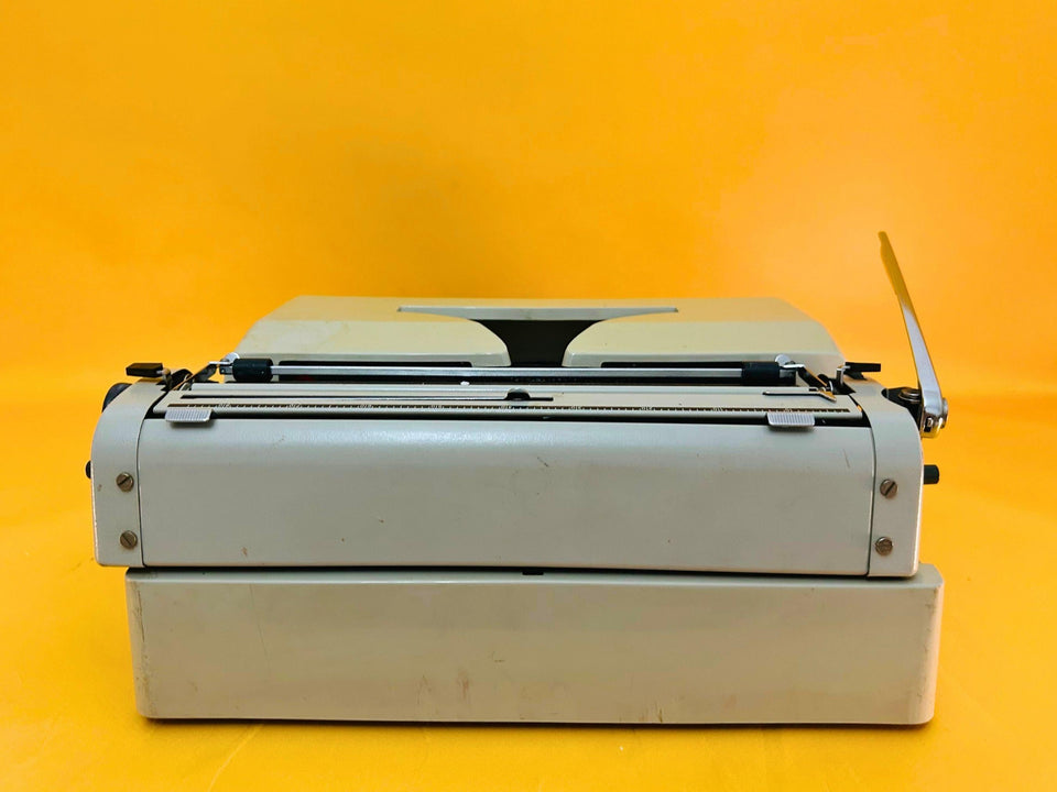 Adler Gabriele 25 Typewriter – Beige Portable Manual Typewriter, Vintage Big Model
