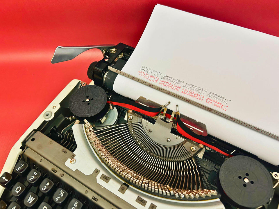 MOffice Deluxe 1300 Typewriter – 1970s White Manual Typewriter with Case