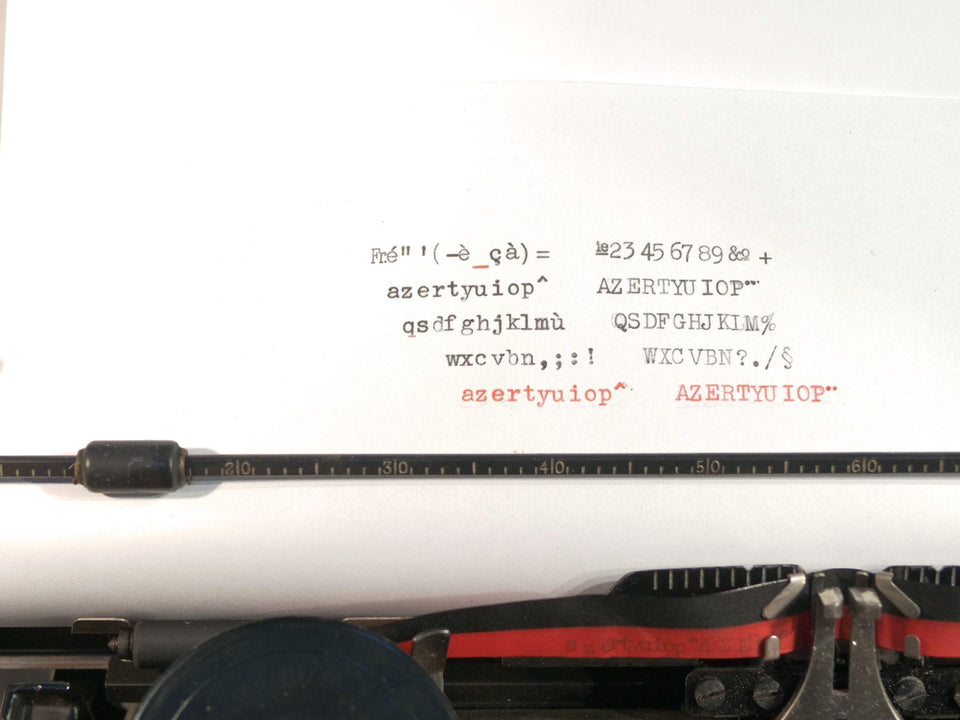 Erika 8 typing sample AZERTY typeface black typewriter