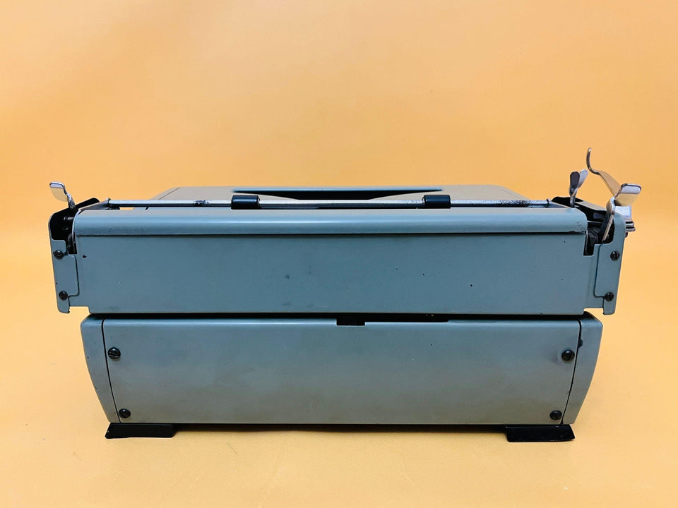 Vintage Blue Royal Quiet De Luxe | Fully Working QWERTY Manual | 1950s Retro