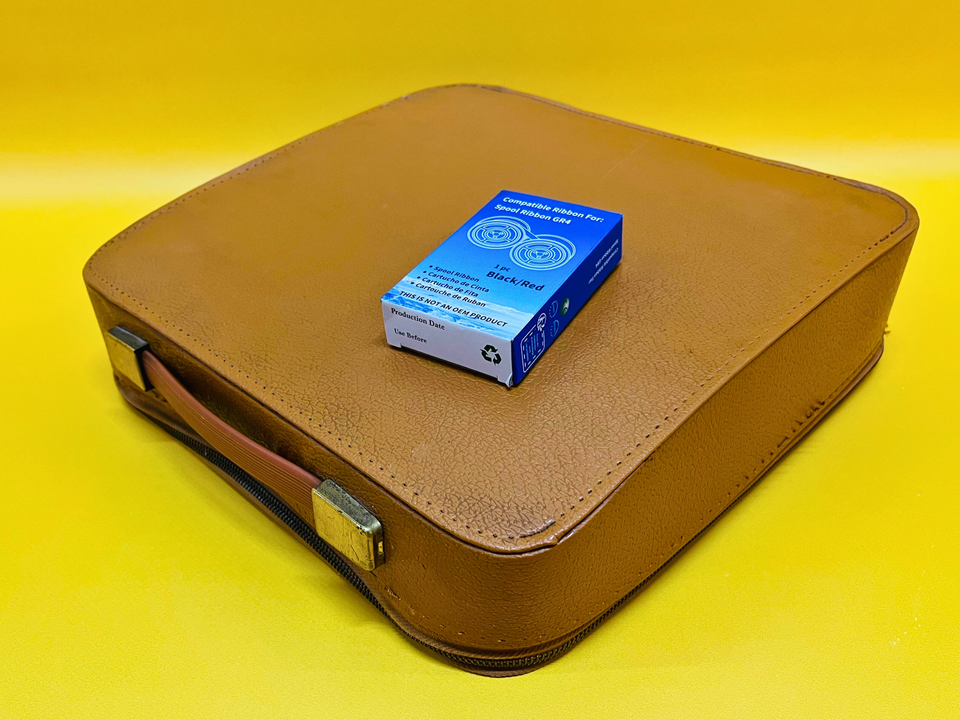 Working Olympia Splendid 33 Typewriter | Brown Leather Case | QWERTY