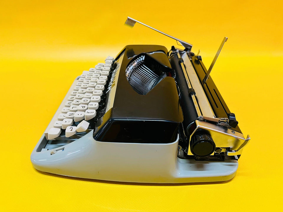 Working Amaya 86 Typewriter | Sleek Black & Grey 1980s Design