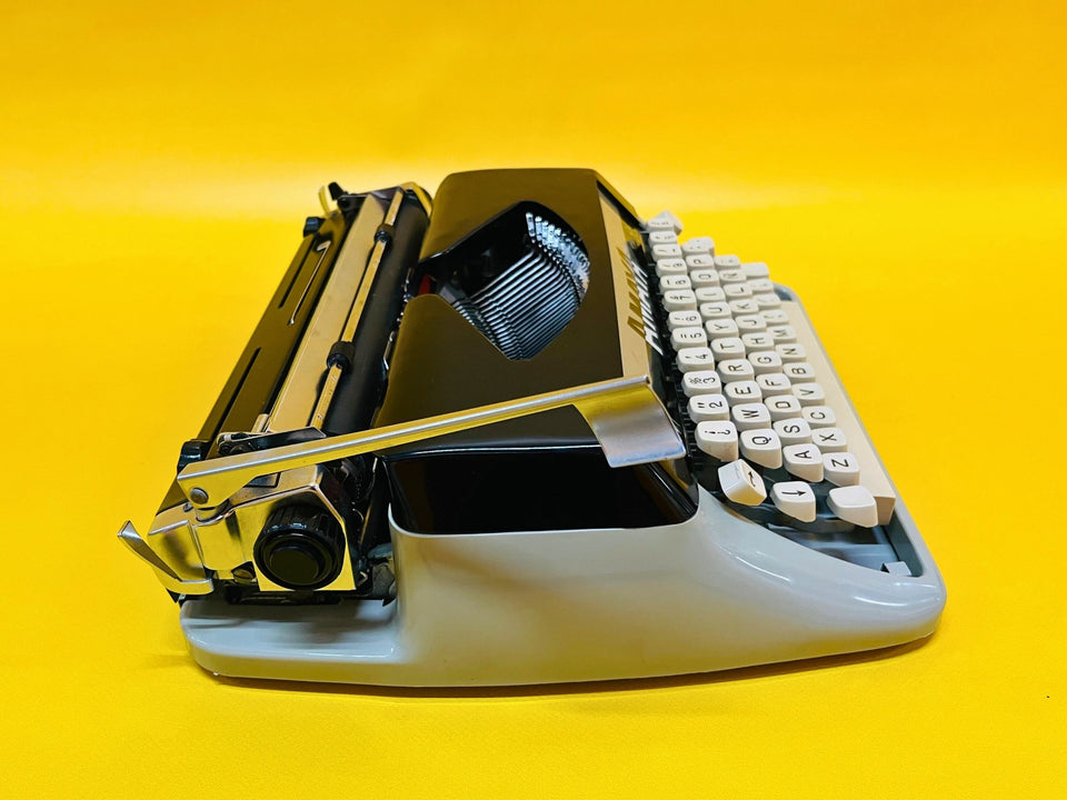 Working Amaya 86 Typewriter | Sleek Black & Grey 1980s Design