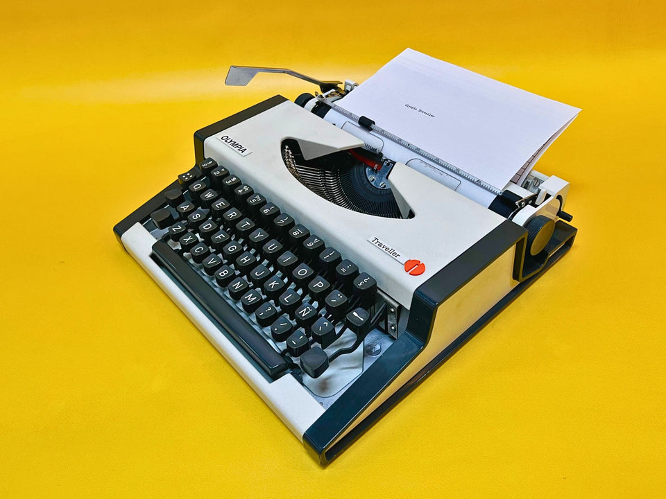 Olympia Traveller with Case – Snow White – Rare Stylized Edition QWERTY