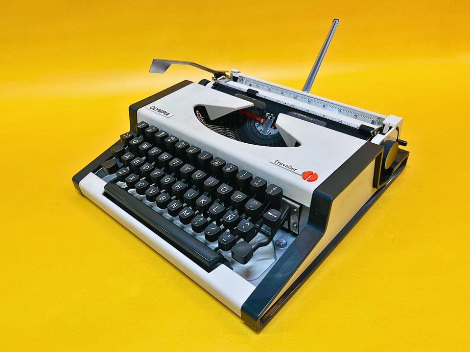 Olympia Traveller with Case – Snow White – Rare Stylized Edition QWERTY