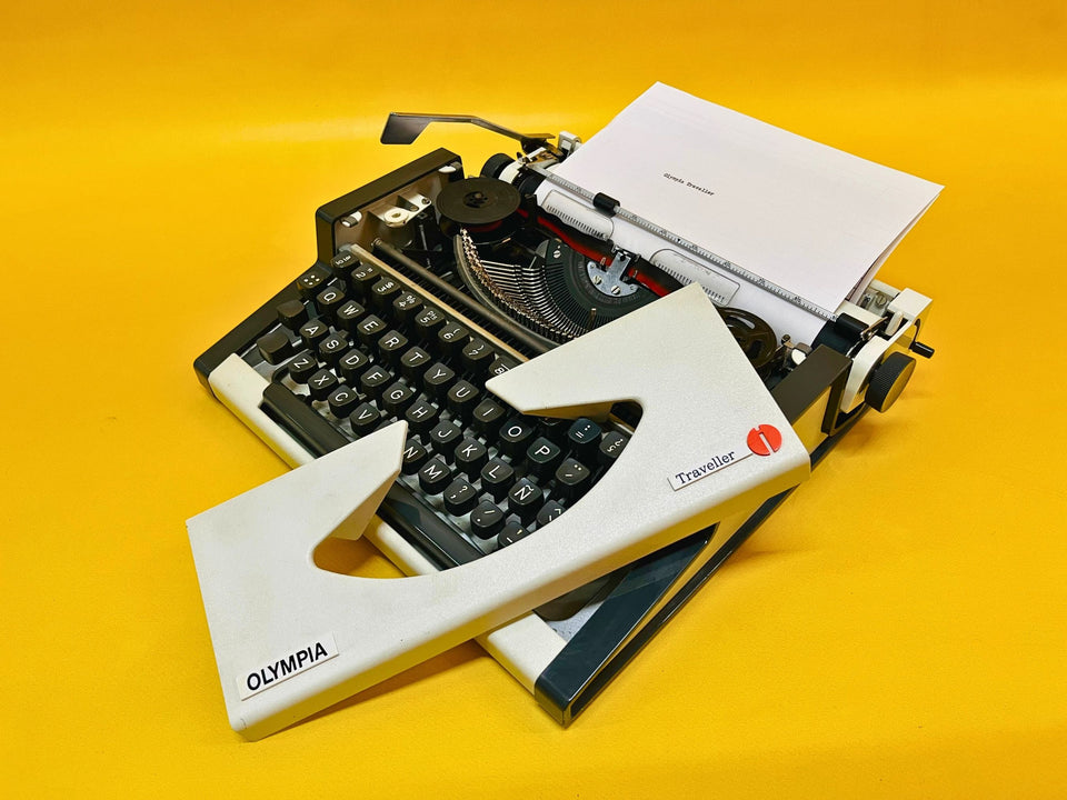 Olympia Traveller with Case – Snow White – Rare Stylized Edition QWERTY