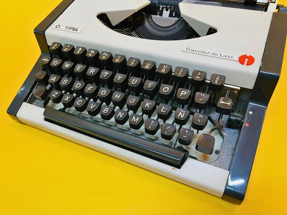 Working Olympia Traveller Deluxe Typewriter with Case | White & Grey | 1970s