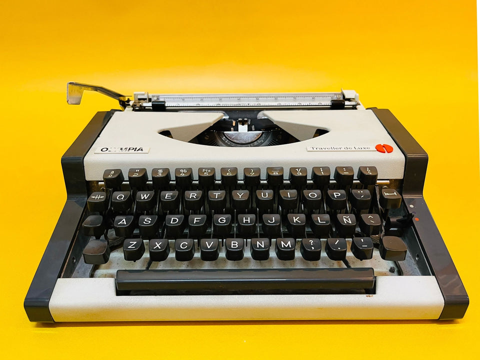 Working Olympia Traveller Deluxe Typewriter with Case | White & Grey | 1970s
