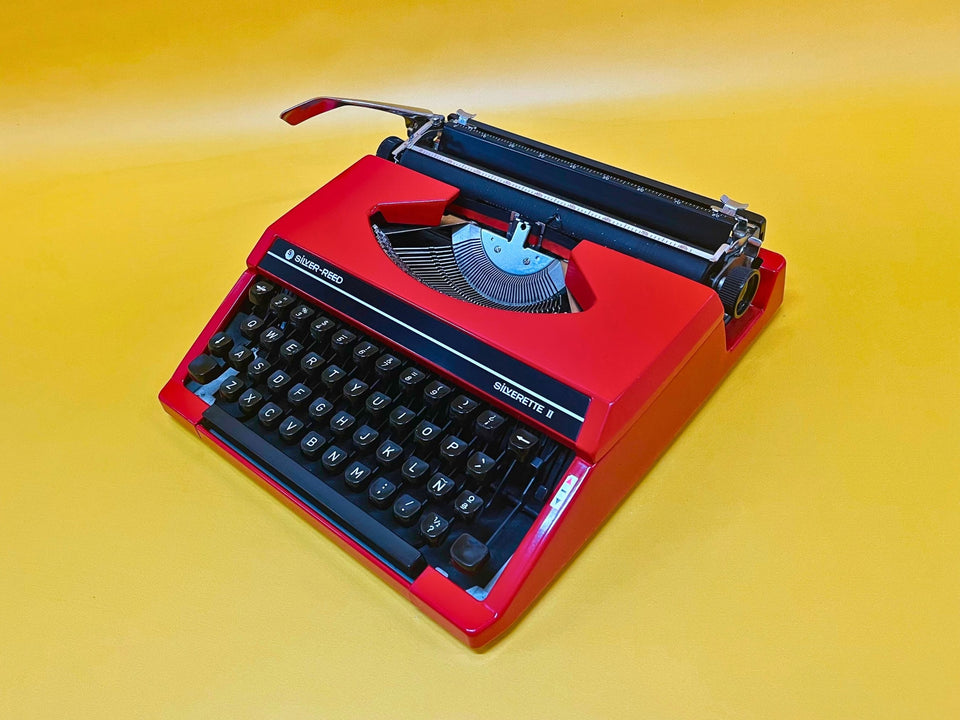 Working Red Silver Reed Silverette II Typewriter | Japanese Portable