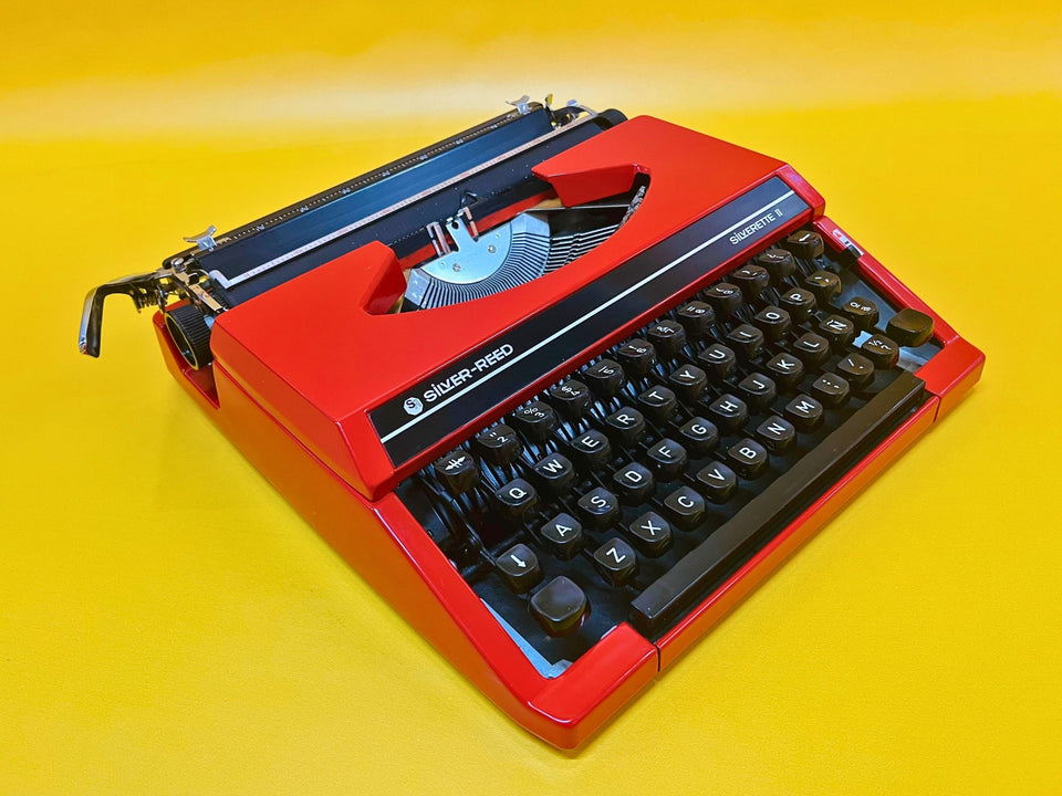 Working Red Silver Reed Silverette II Typewriter | Japanese Portable