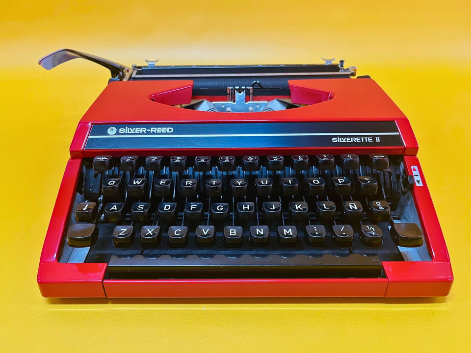 Working Red Silver Reed Silverette II Typewriter | Japanese Portable
