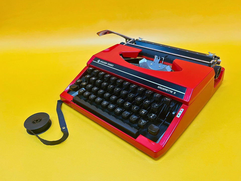 Working Red Silver Reed Silverette II Typewriter | Japanese Portable