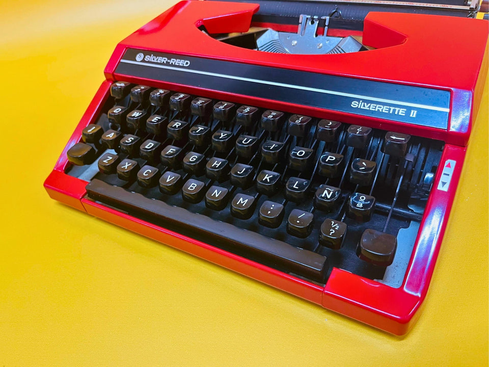 Working Red Silver Reed Silverette II Typewriter | Japanese Portable