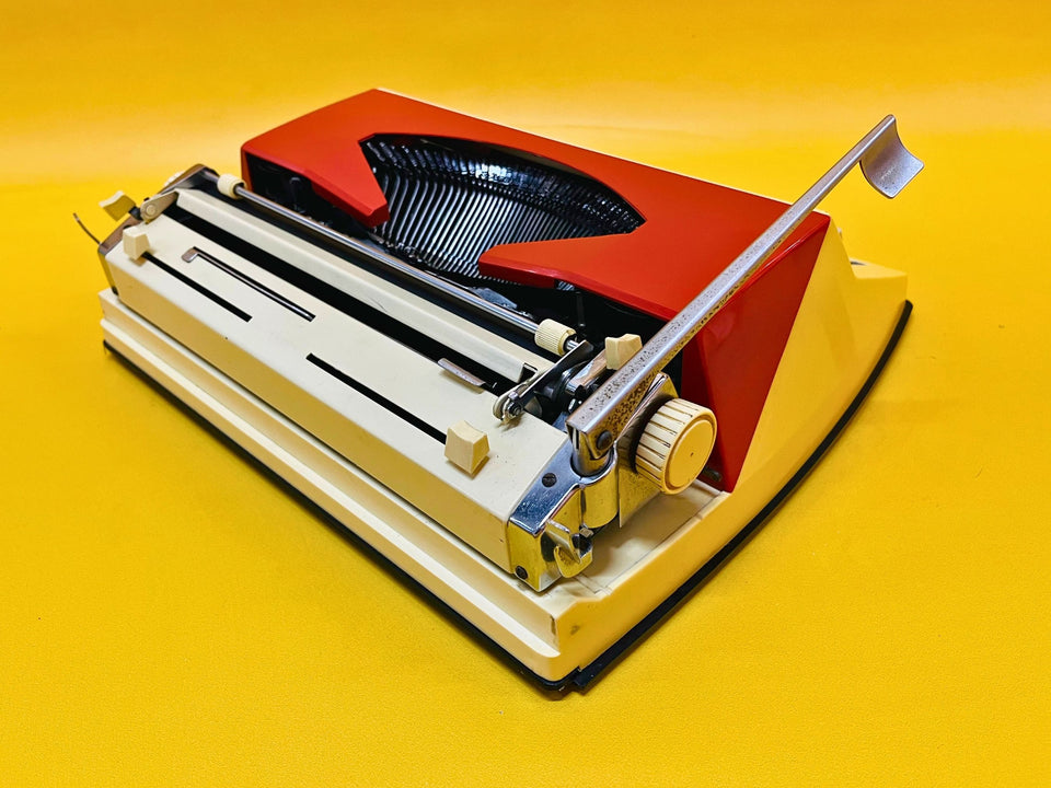 Working Amaya 93 Typewriter | Rare Two-Tone Red & Cream Typewriter with Case