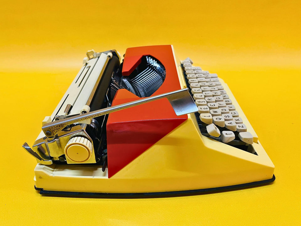 Working Amaya 93 Typewriter | Rare Two-Tone Red & Cream Typewriter with Case