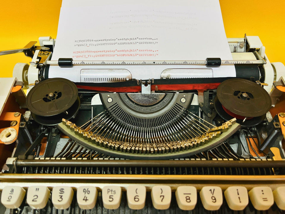 Olympia Traveller Deluxe typing sample QWERTY typeface orange typewriter