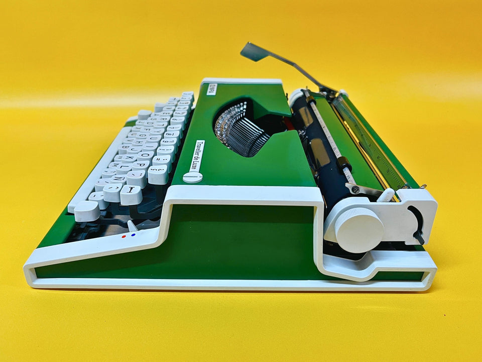 Olympia Traveller De Luxe Typewriter – 1970s Green Portable Manual Typewriter with Case