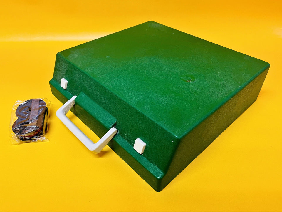 Olympia Traveller De Luxe Typewriter – 1970s Green Portable Manual Typewriter with Case