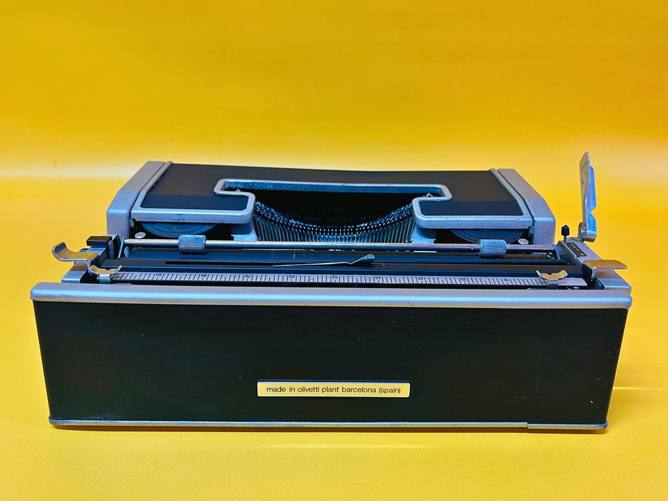 Olivetti Lettera DL Typewriter – Portable Manual Spanish Typewriter with Case