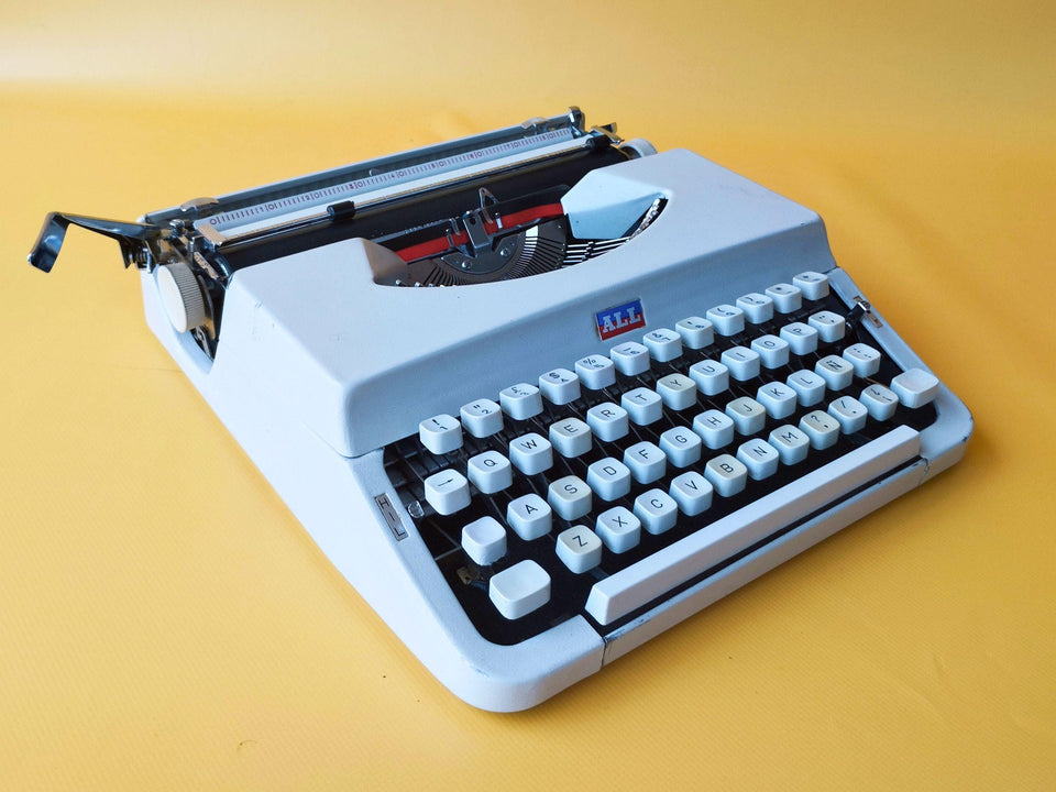 Nakajima ALL White Typewriter – 1970s Manual Typewriter with Case