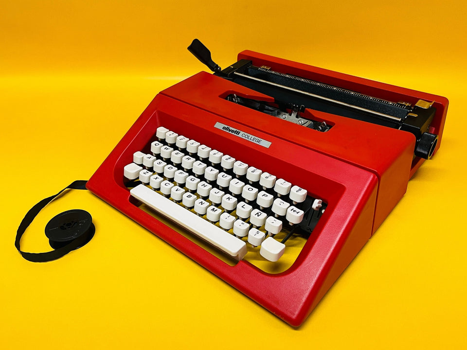 Working Typewriter Olivetti College Red Excellent with Shoulder Bag