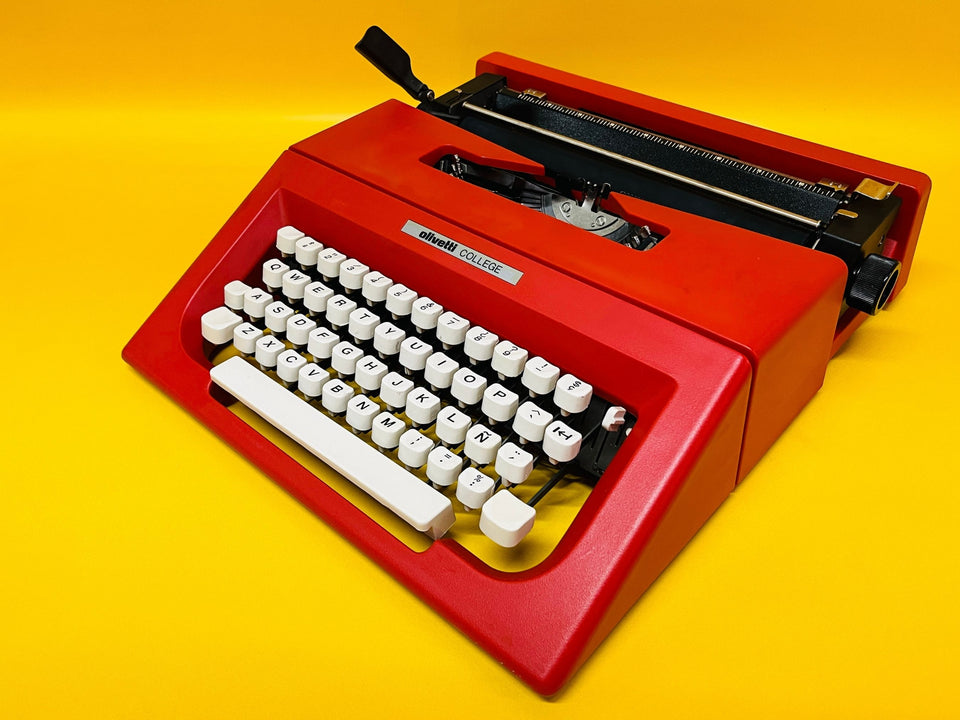 Working typewriter Olivetti College red front view excellent condition