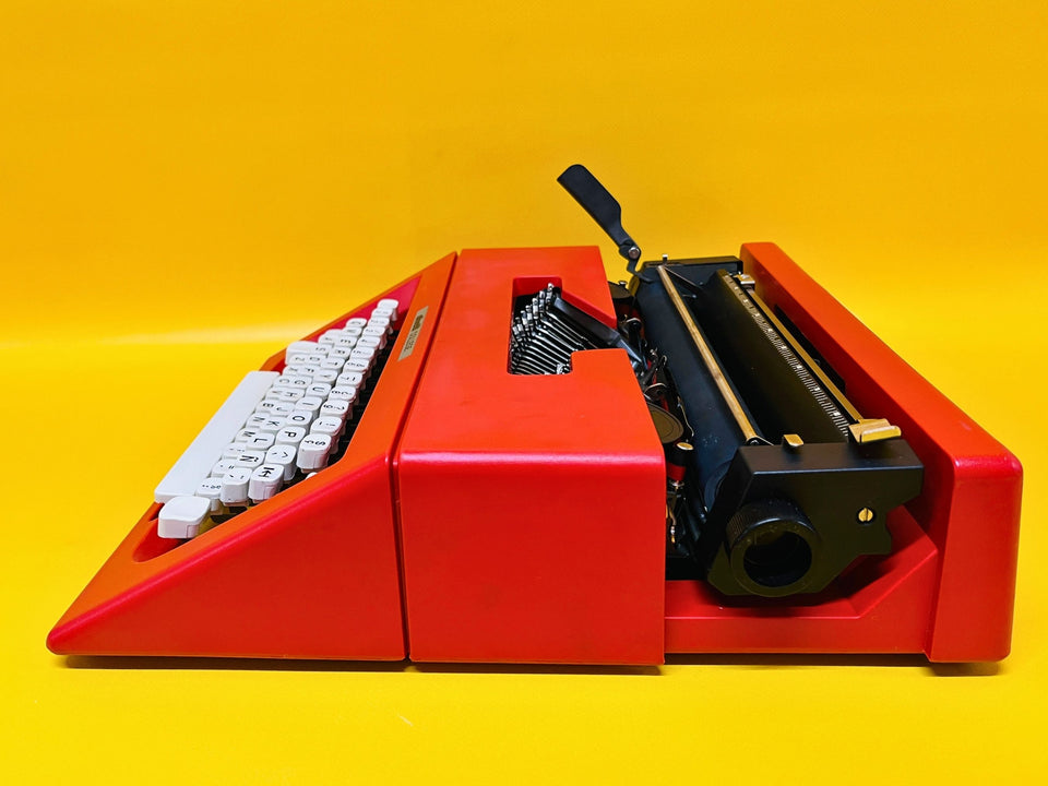 Working Typewriter Olivetti College Red Excellent with Shoulder Bag