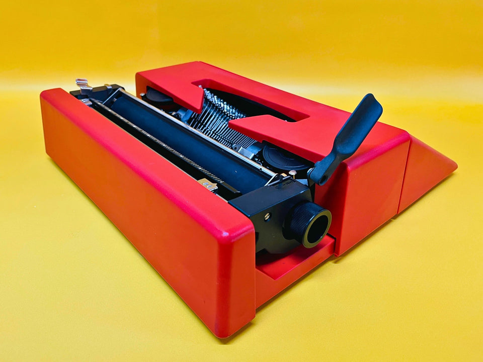 Working Typewriter Olivetti College Red Excellent with Shoulder Bag