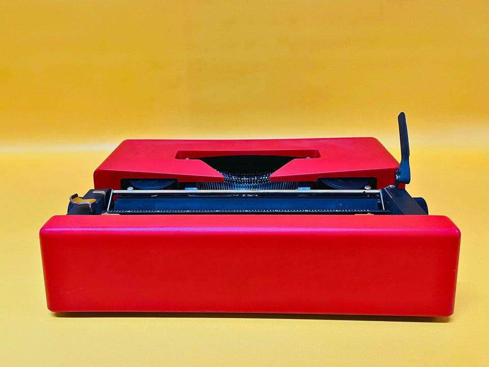 Working Typewriter Olivetti College Red Excellent with Shoulder Bag