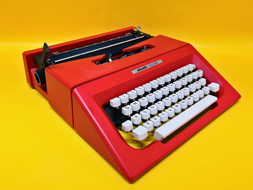 Working Typewriter Olivetti College Red Excellent with Shoulder Bag