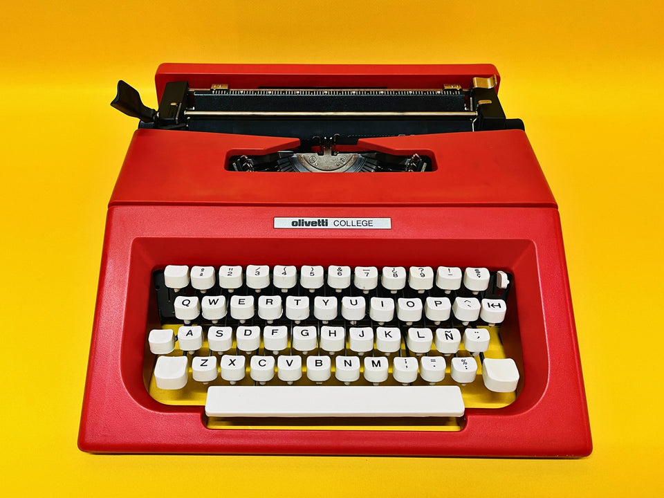 Working typewriter Olivetti College Spanish Qwerty keyboard close-up