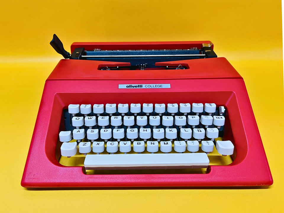 Working Typewriter Olivetti College Red Excellent with Shoulder Bag
