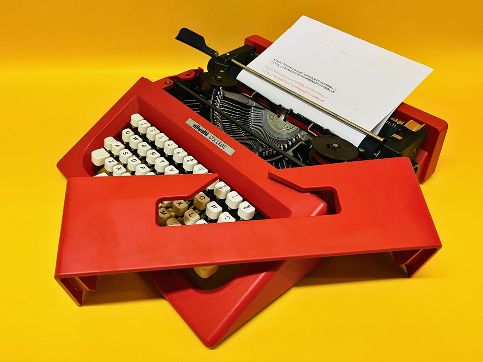 Working Typewriter Olivetti College Red Excellent with Shoulder Bag