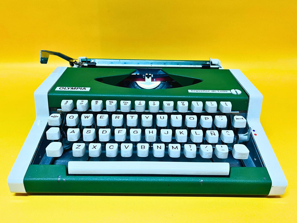 1970s Green Olympia Traveller De Luxe Typewriter | Working Portable Green typewriter