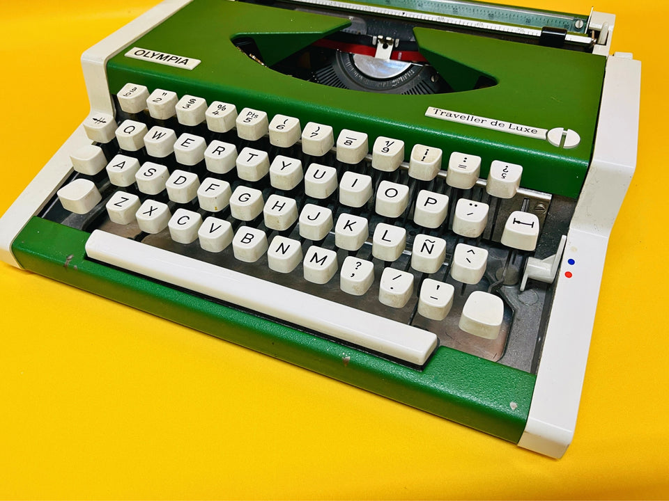 1970s Green Olympia Traveller De Luxe Typewriter | Working Portable Green typewriter