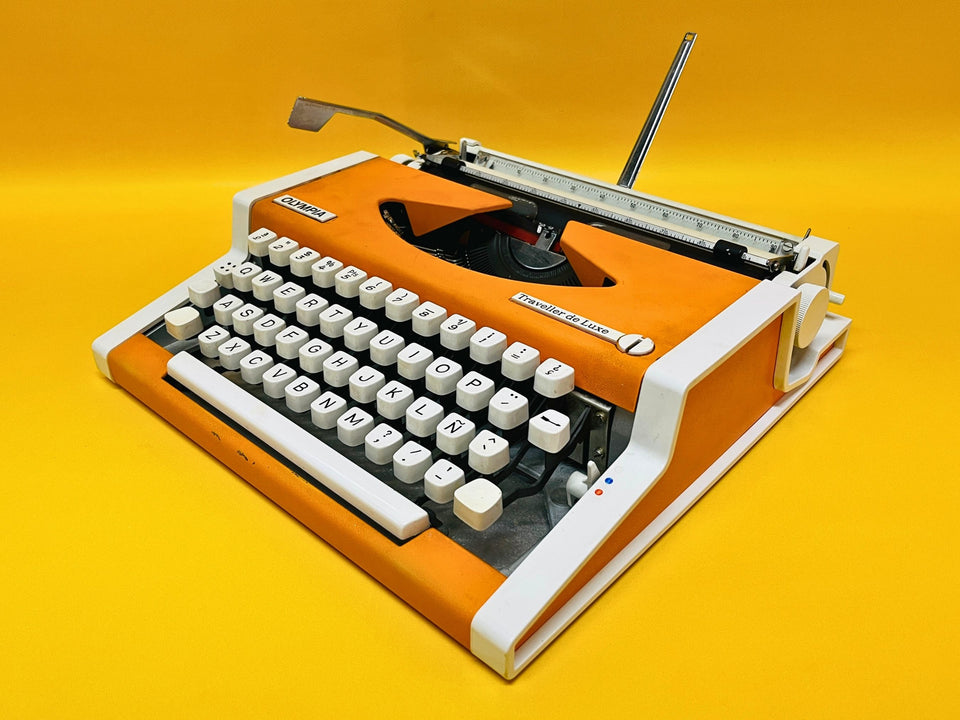 Olympia Traveller Deluxe orange portable typewriter QWERTY