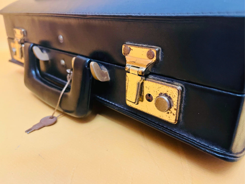 Vintage Black Leather Executive Briefcase – Attache Case with Key and Front Pocket
