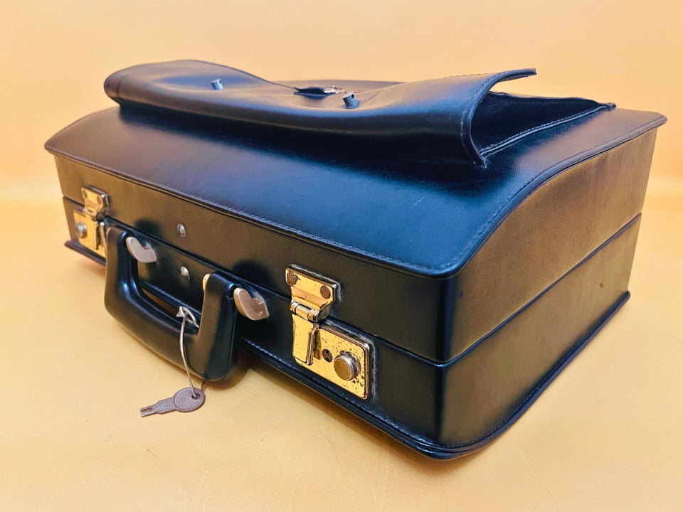 Vintage Black Leather Executive Briefcase – Attache Case with Key and Front Pocket