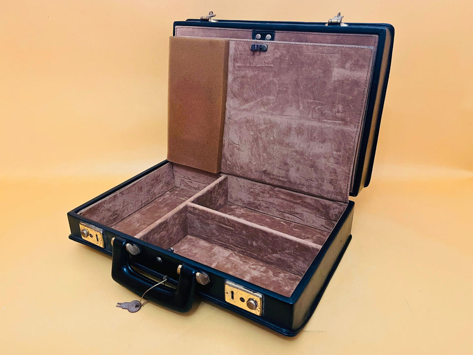 Vintage Black Leather Executive Briefcase – Attache Case with Key and Front Pocket