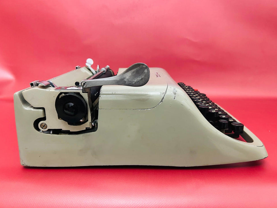 Olivetti Studio 44 Typewriter – Gray Manual Portable Vintage Typewriter