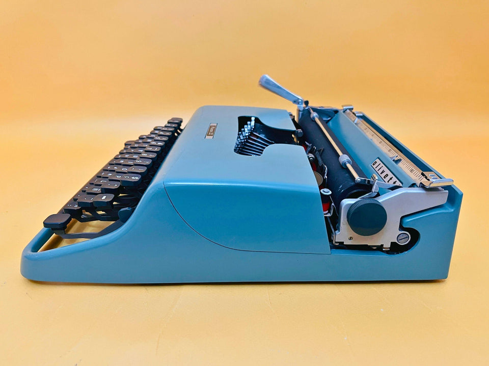 Working 1970s Olivetti Pluma 22 Typewriter - Blue Retro Manual - QWERTY Writer's Gift & Case