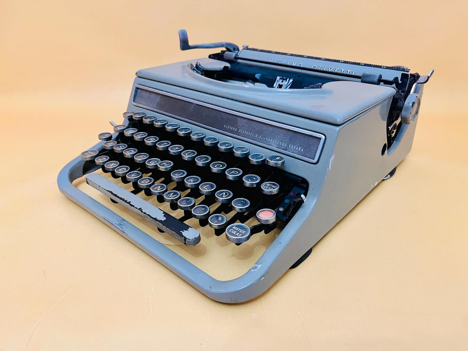 Hispano Olivetti Studio 46 green portable manual typewriter