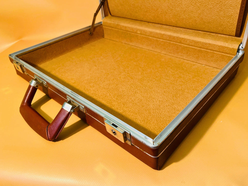 Vintage Hard Shell Case - Brown Faux Leather Very Good Condition