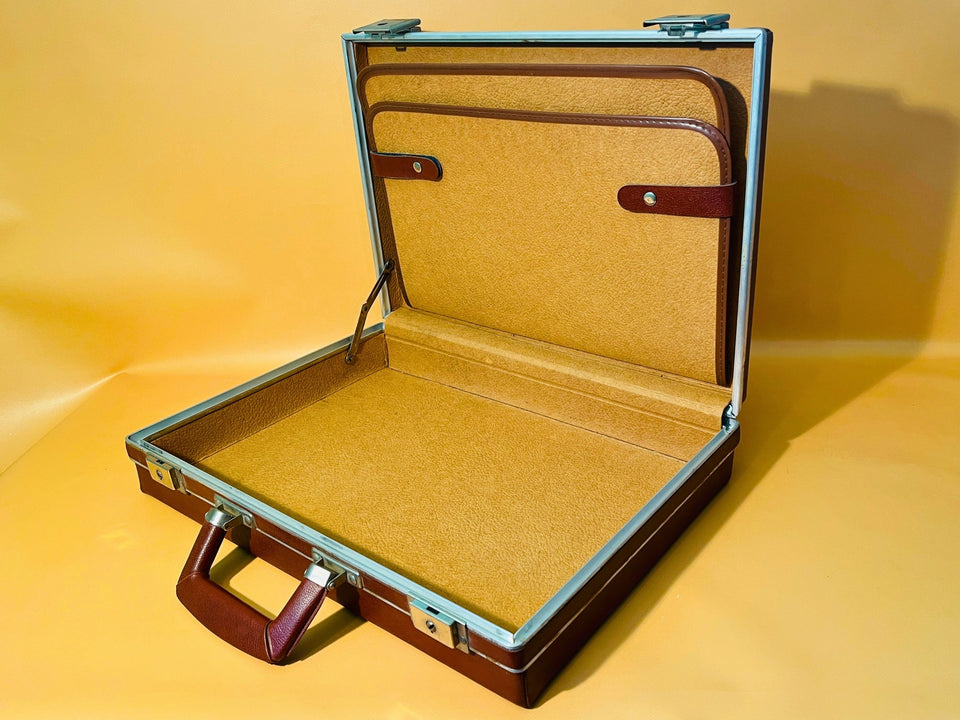 Vintage Hard Shell Case - Brown Faux Leather Very Good Condition