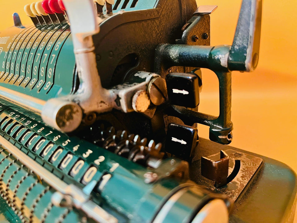 Vintage Hamann Manus R DeTeWe Mechanical Calculator For Parts Repair