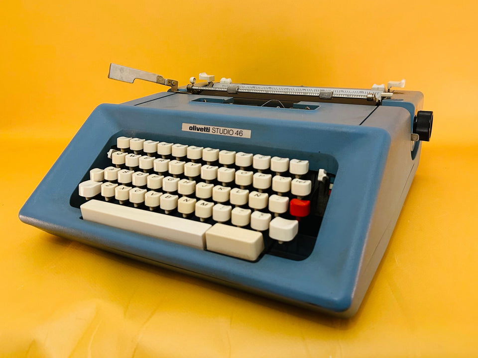 Working typewriter Olivetti Studio 46 blue mint condition main view