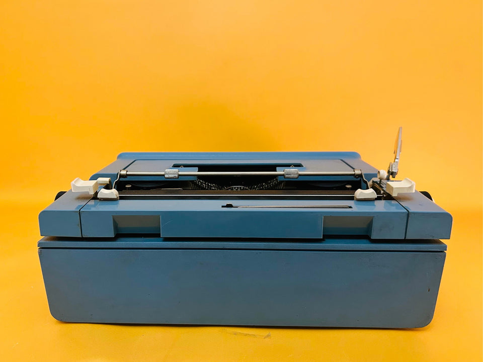 Working Typewriter Olivetti Studio 46 Blue Mint With Dust Cover
